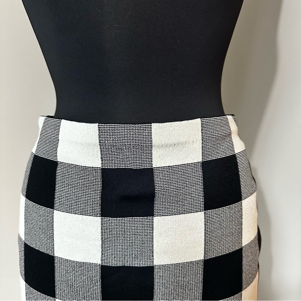 Rachel Roy Black & White Monochromatic Plaid Mini Skirt in Size Medium - Picture 2 of 6